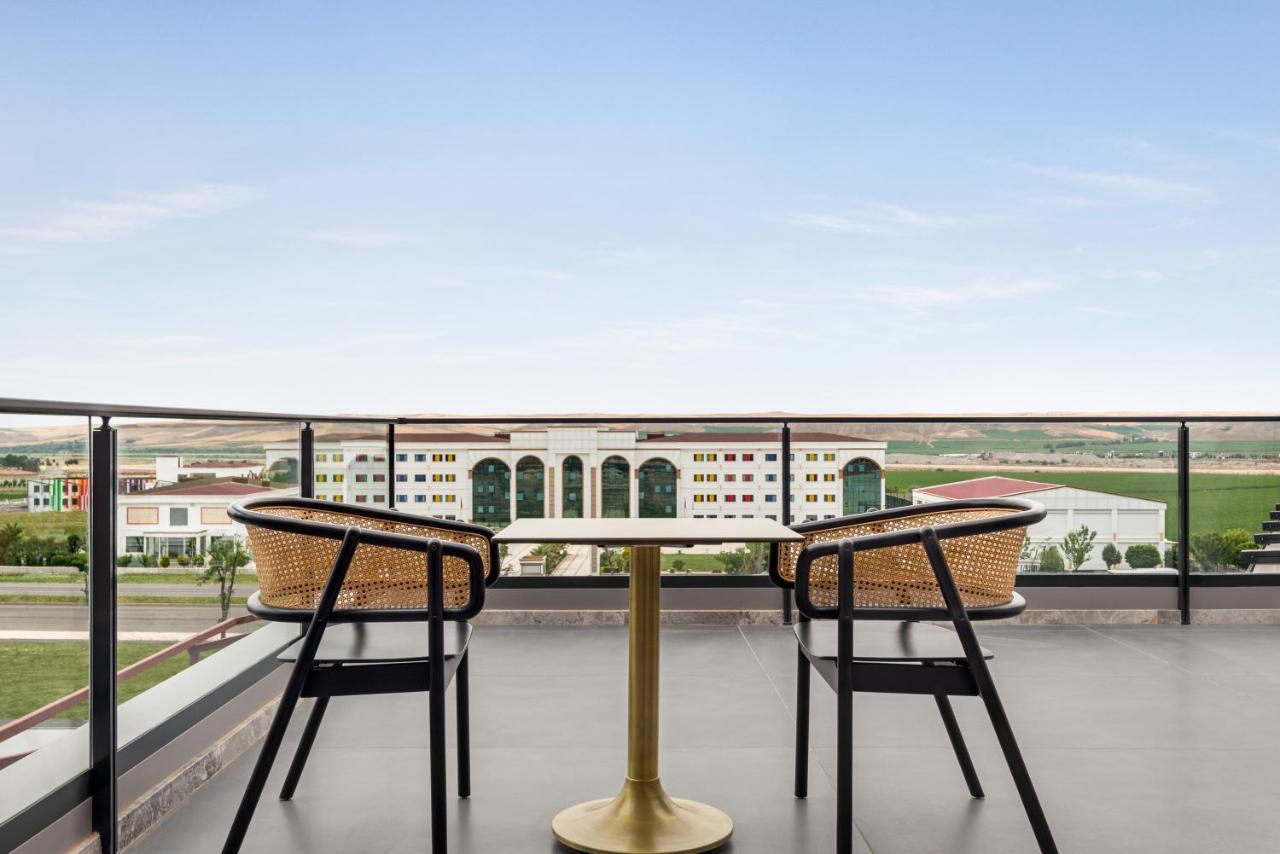 Hotel Ramada Plaza By Wyndham Batman Exterior foto